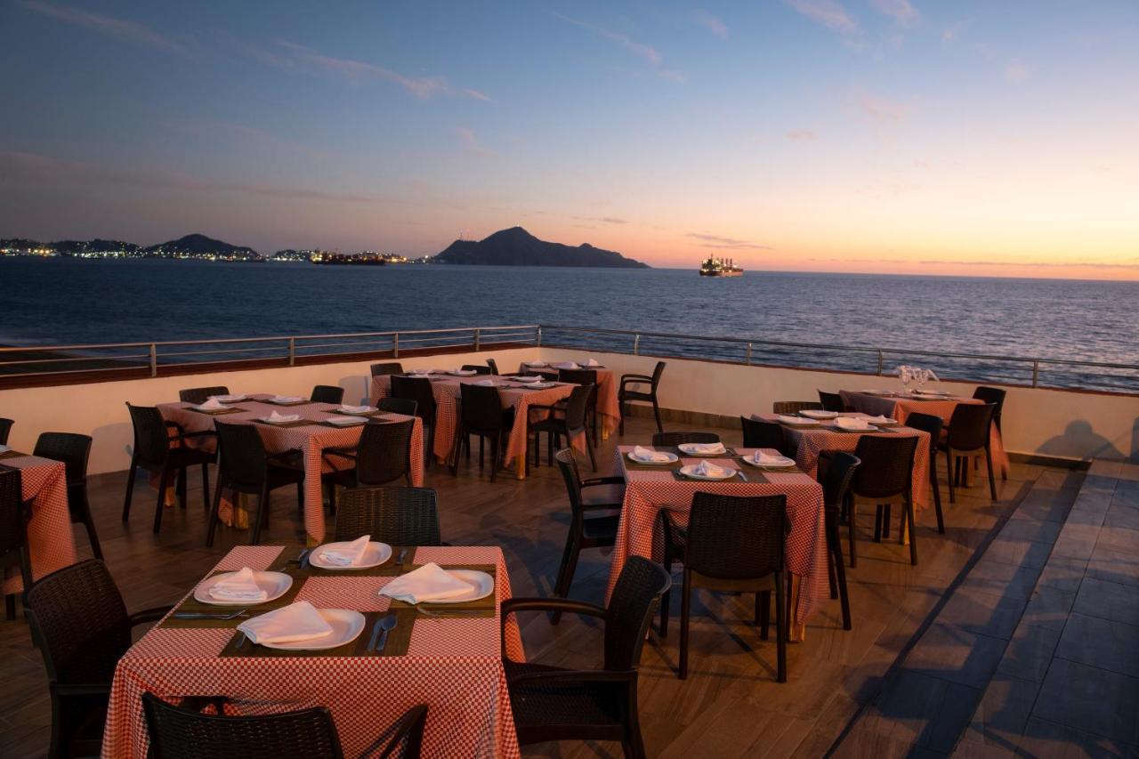 Hotel Fiesta Mexicana Manzanillo Exterior photo